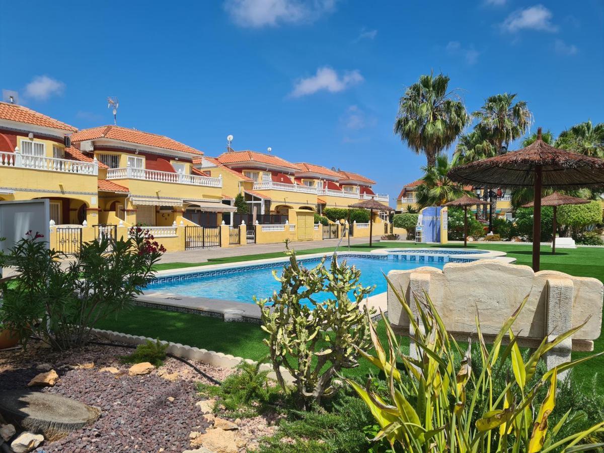 2 Bedroom Property In Closed Urbanisation Torrevieja Esterno foto