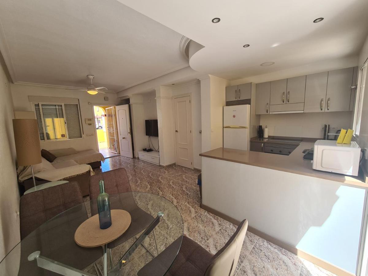 2 Bedroom Property In Closed Urbanisation Torrevieja Esterno foto