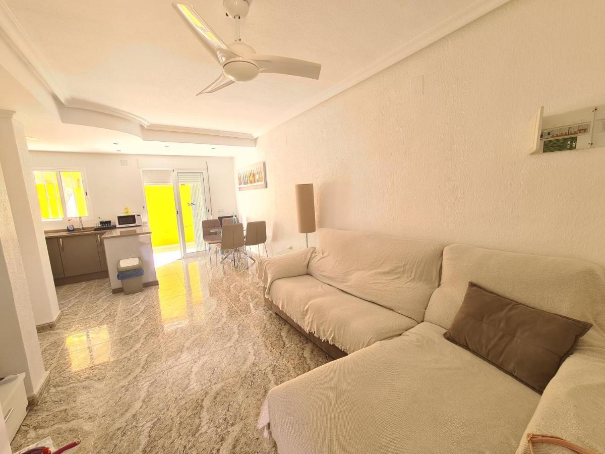 2 Bedroom Property In Closed Urbanisation Torrevieja Esterno foto
