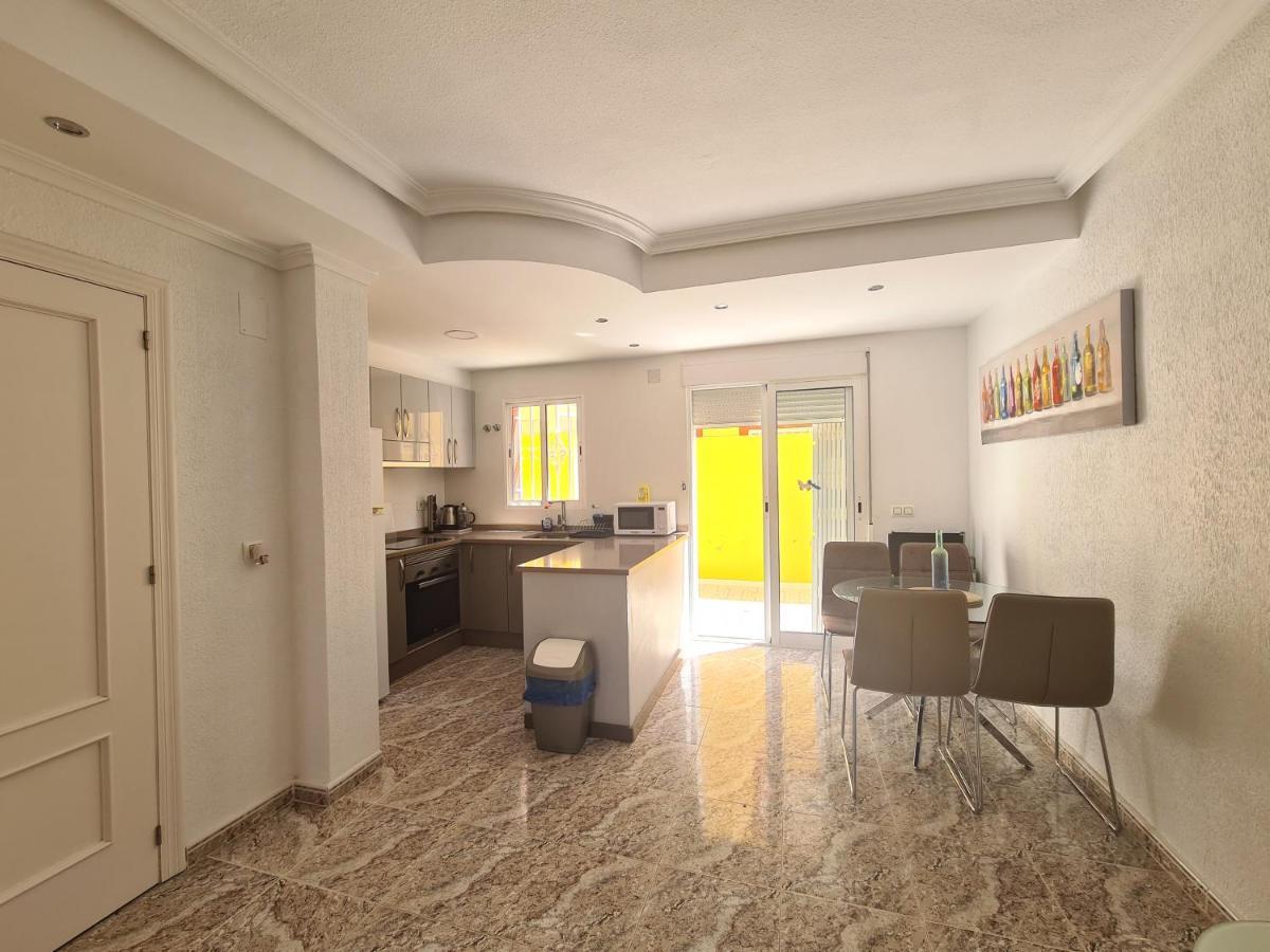 2 Bedroom Property In Closed Urbanisation Torrevieja Esterno foto