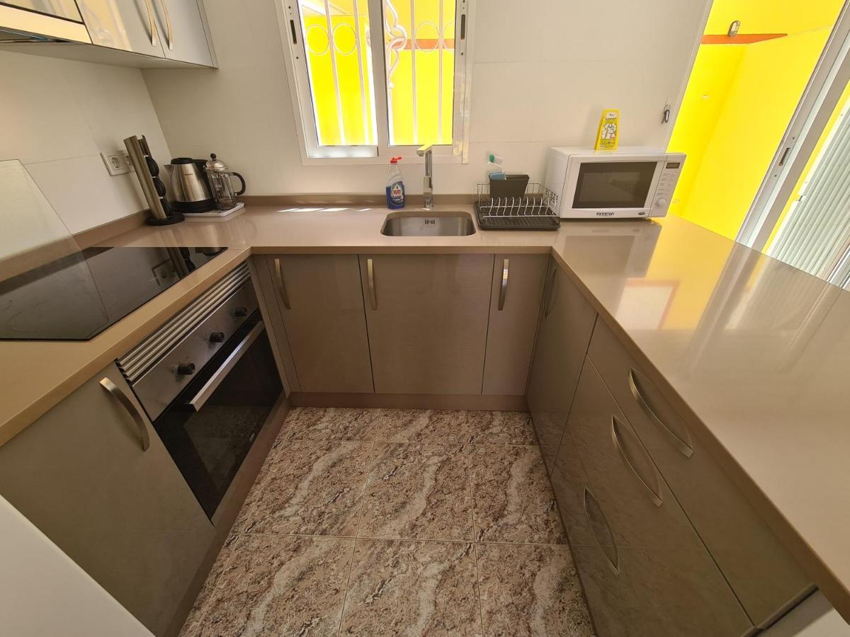 2 Bedroom Property In Closed Urbanisation Torrevieja Esterno foto