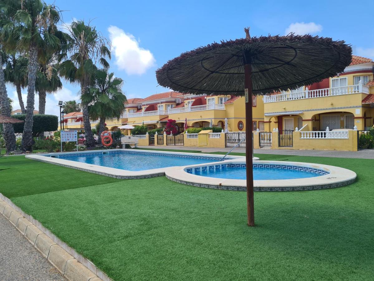 2 Bedroom Property In Closed Urbanisation Torrevieja Esterno foto