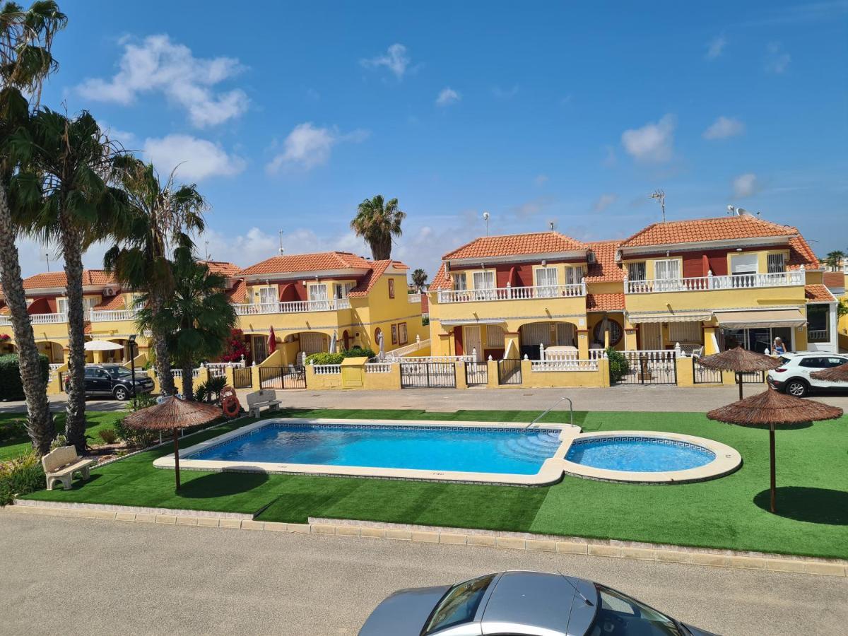 2 Bedroom Property In Closed Urbanisation Torrevieja Esterno foto