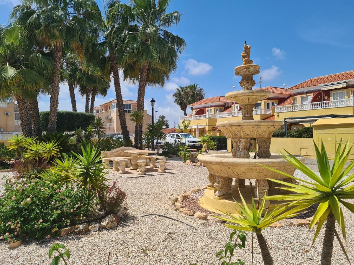 2 Bedroom Property In Closed Urbanisation Torrevieja Esterno foto
