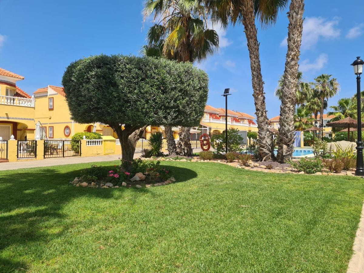 2 Bedroom Property In Closed Urbanisation Torrevieja Esterno foto